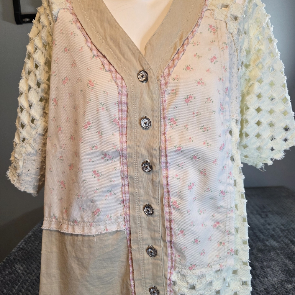 POL Mixed-Media Cream Floral Button-Front Blouse